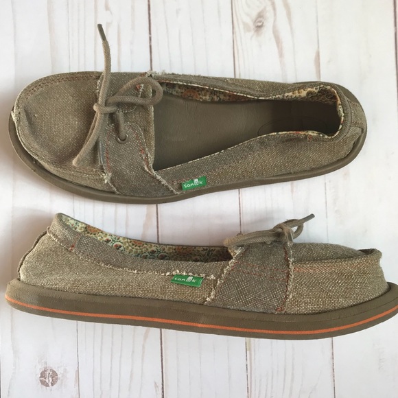 Sanuk Shoes - EUC Women’s Sanuk Slip On Loafer size 6